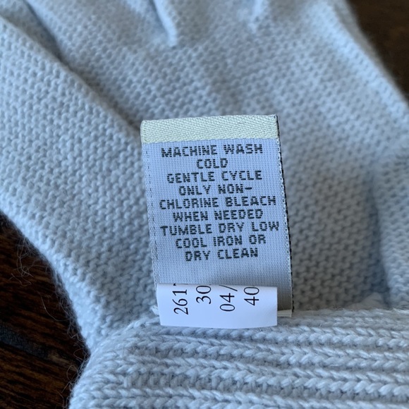 BANANA REPUBLIC Factory Light Blue Scarf, Gloves and Hat Set New With Tags - Picture 13 of 13